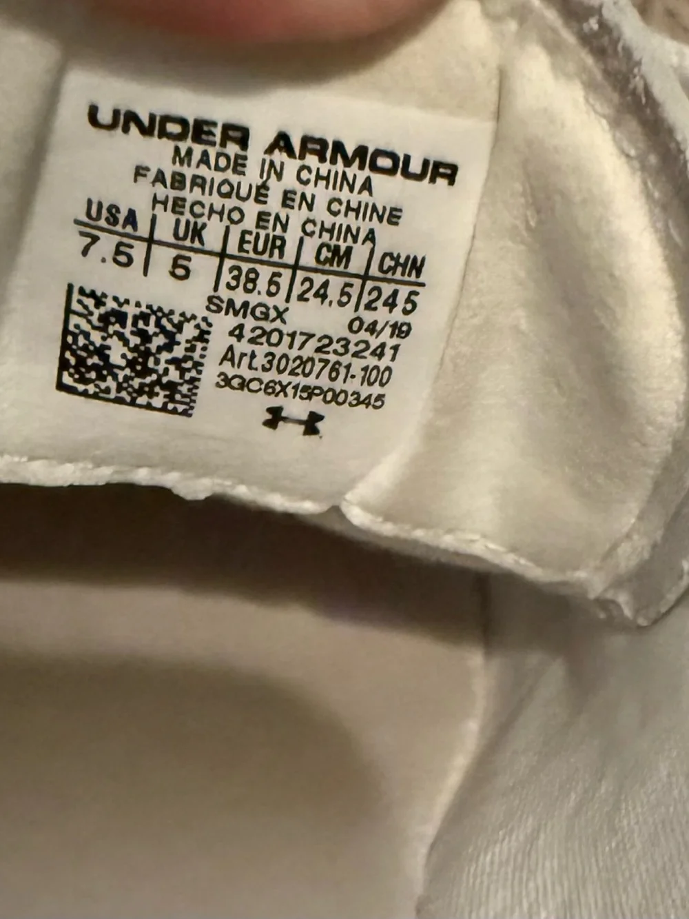 Under Armour White Women's Low-Top shoes tennis Sneakers 7.5 gum sole $90